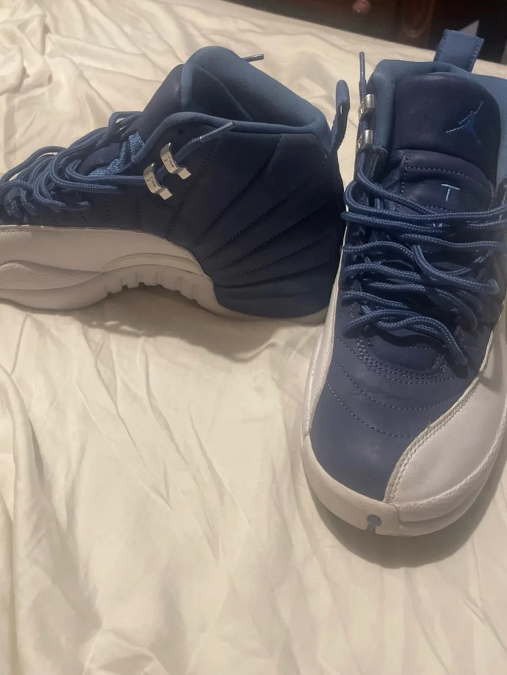 Jordan Retro High-Top Basketball Shoes in Navy and White
